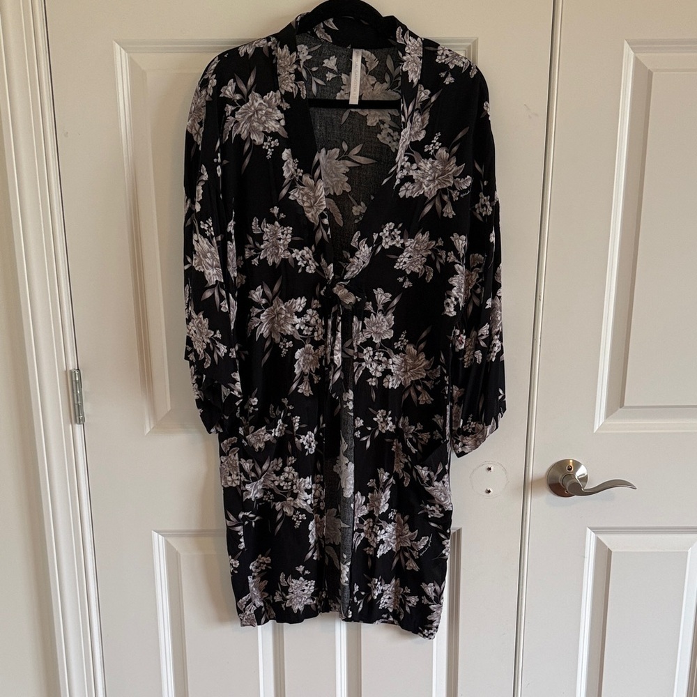 Spiritual Gangster Floral Black and White Kimono OS Ties at the waist 100% Rayon